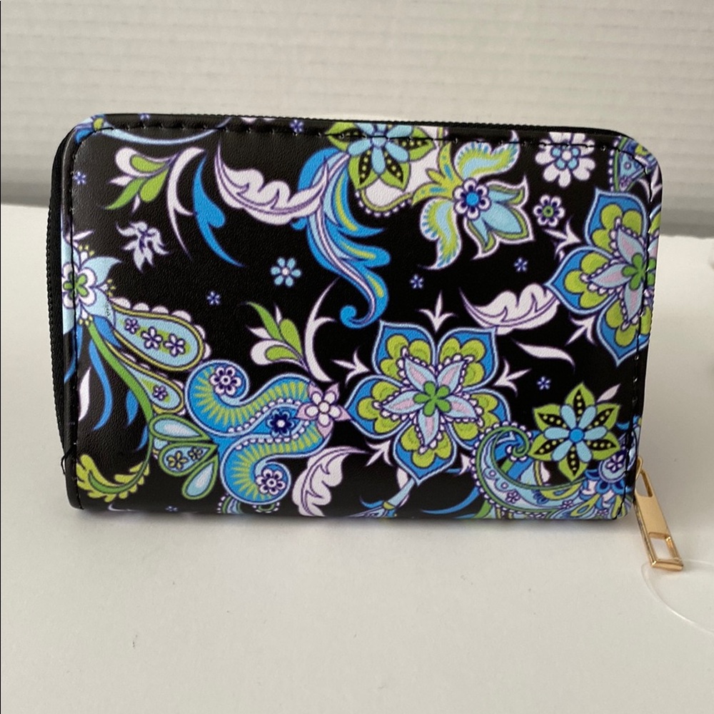 🌿2/$20 Elegant Multi-Colored Floral Wallet – Chic & Functional